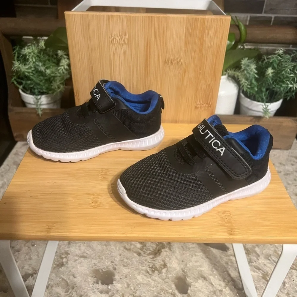 Nautica lightweight breathable